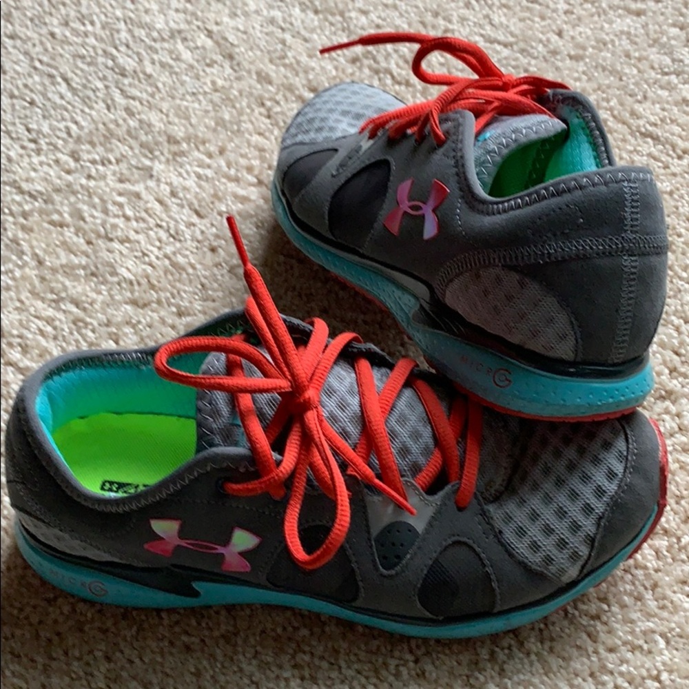 Under armour size 9 tennis shoes